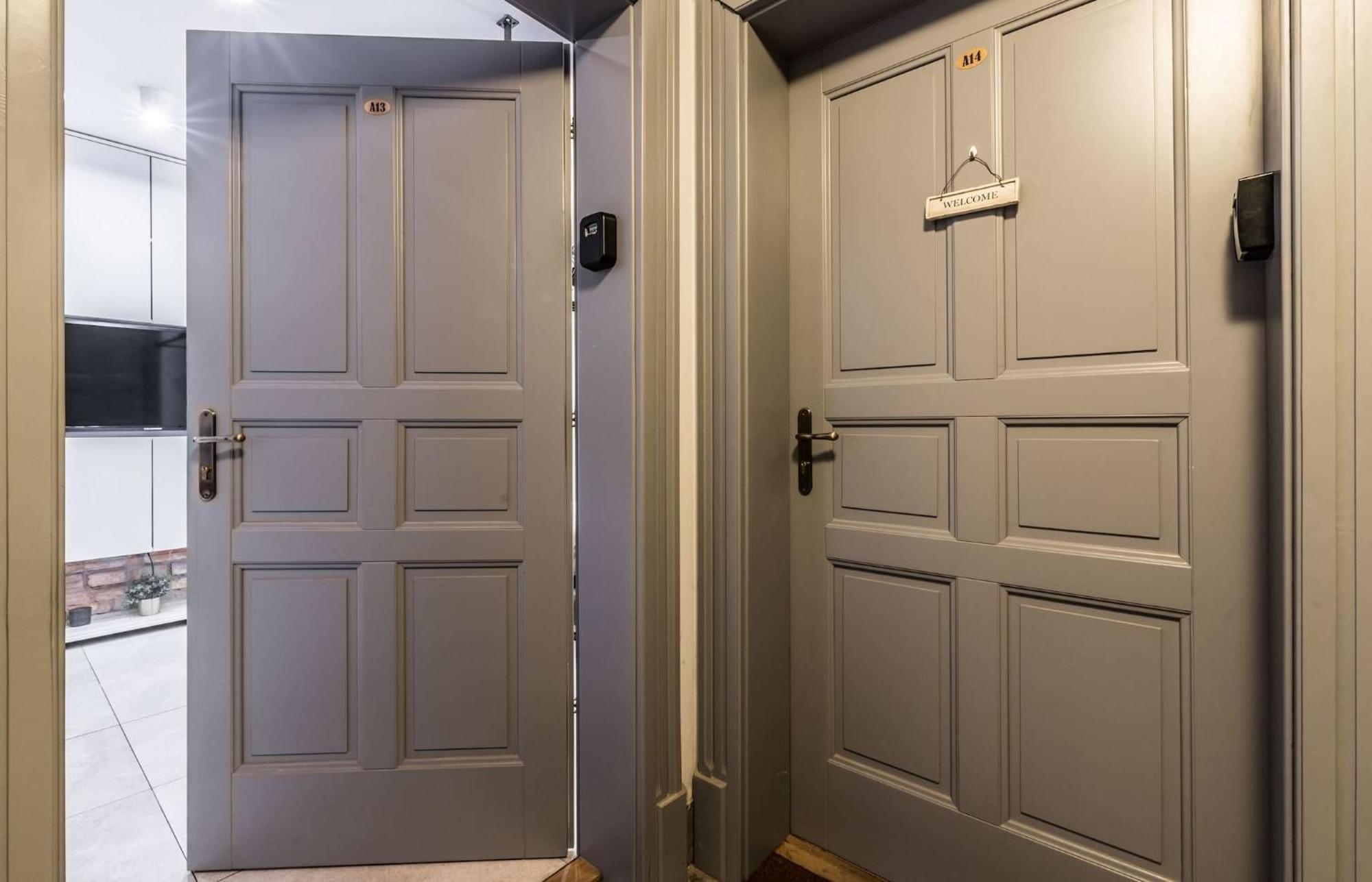 Apartamento Comfortable Underground Studio In By Rent Like
