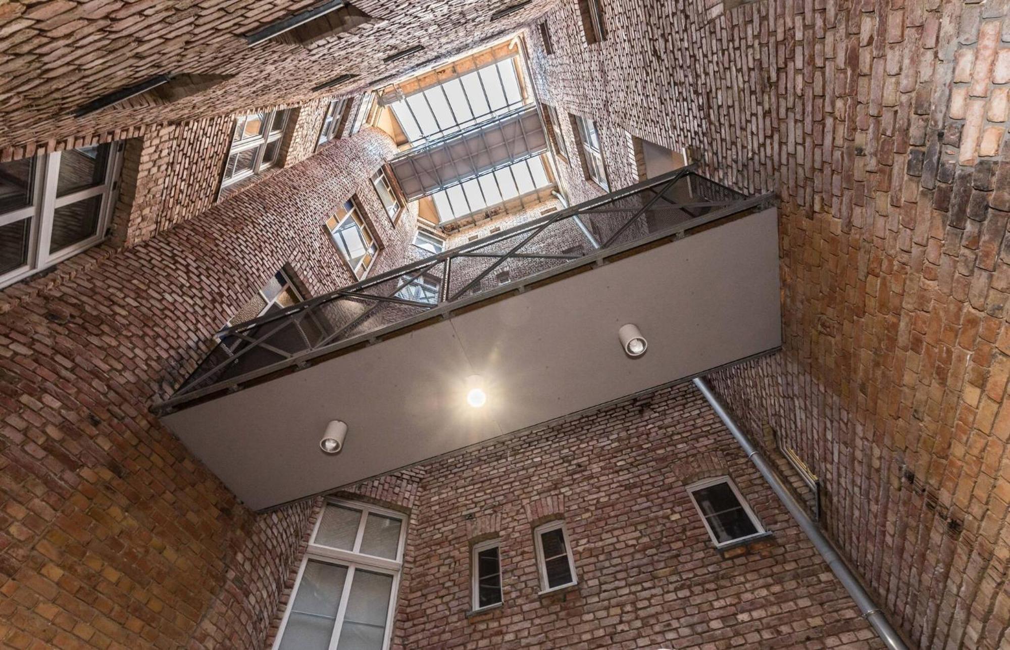 Comfortable Underground Studio In By Rent Like *